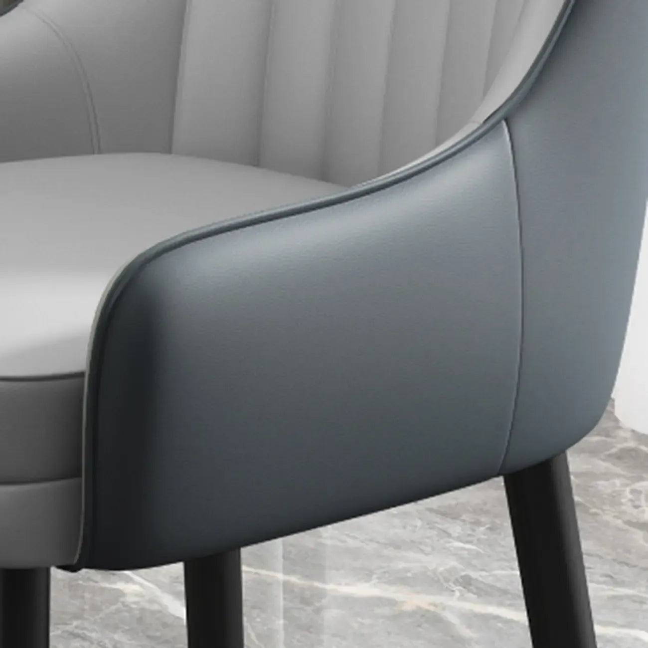 Chaise de salle à manger en similicuir, color block, accoudoirs inclinés et pieds en métal