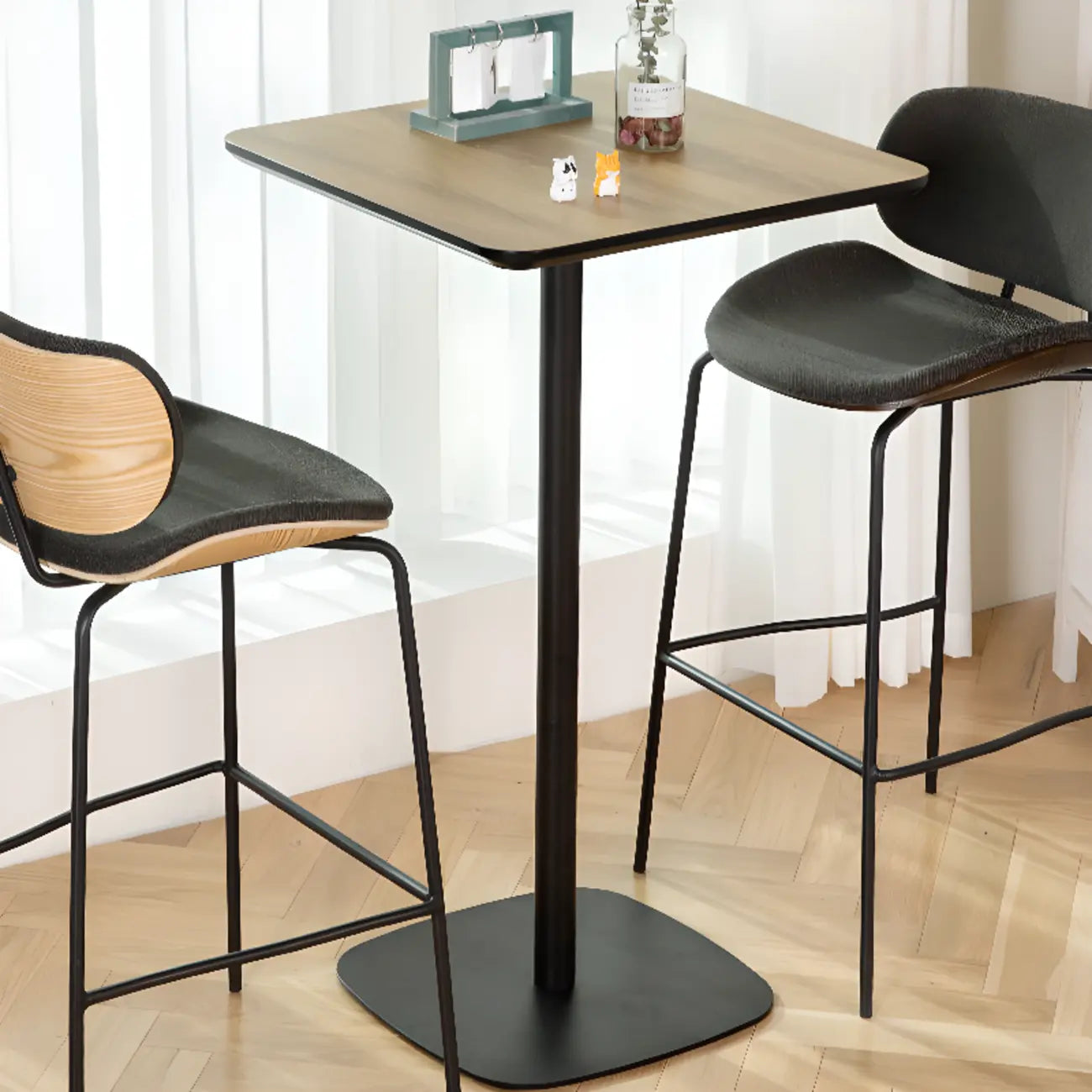 Table de bar élégante en bois avec piètement en métal noir pour café