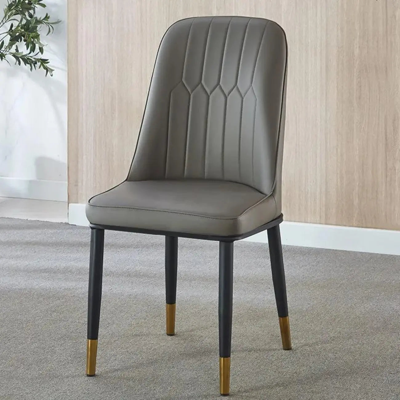 Chaise de salle à manger moderne en cuir rembourrée avec dossier haut