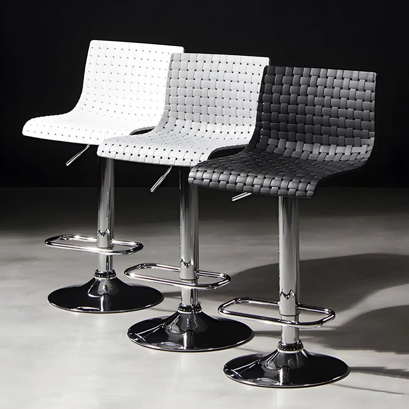 Tabourets de bar pivotants et réglables modernes en rotin synthétique à assise carrée
