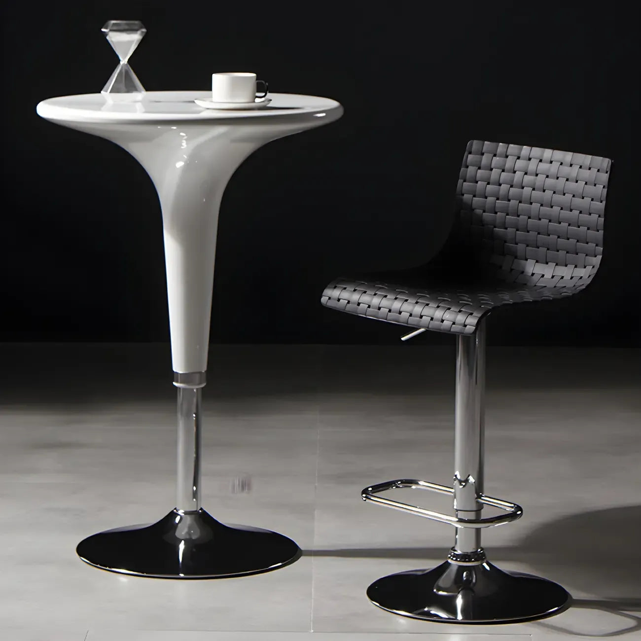 Tabourets de bar pivotants et réglables modernes en rotin synthétique à assise carrée