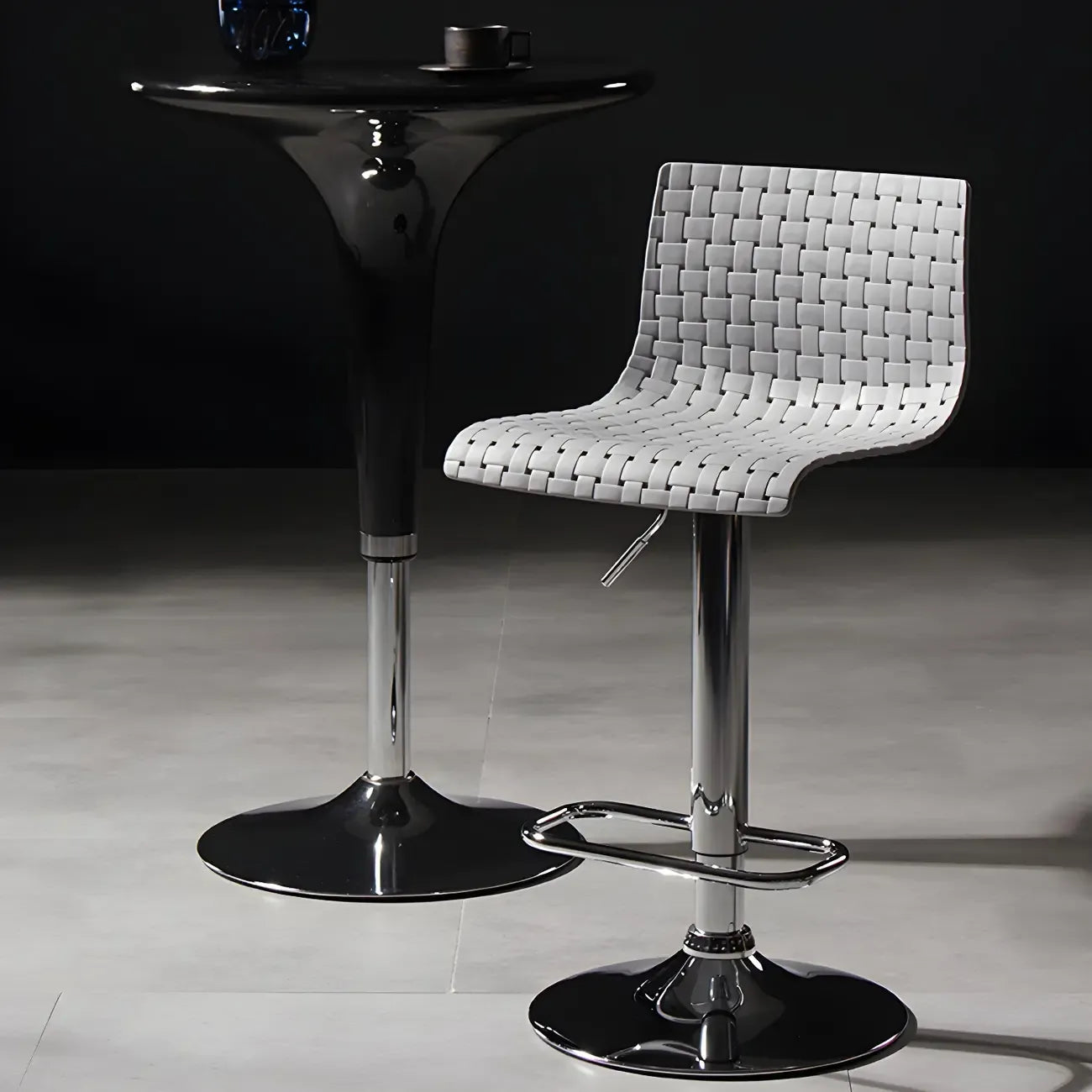Tabourets de bar pivotants et réglables modernes en rotin synthétique à assise carrée