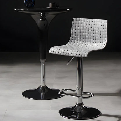 Tabourets de bar pivotants et réglables modernes en rotin synthétique à assise carrée