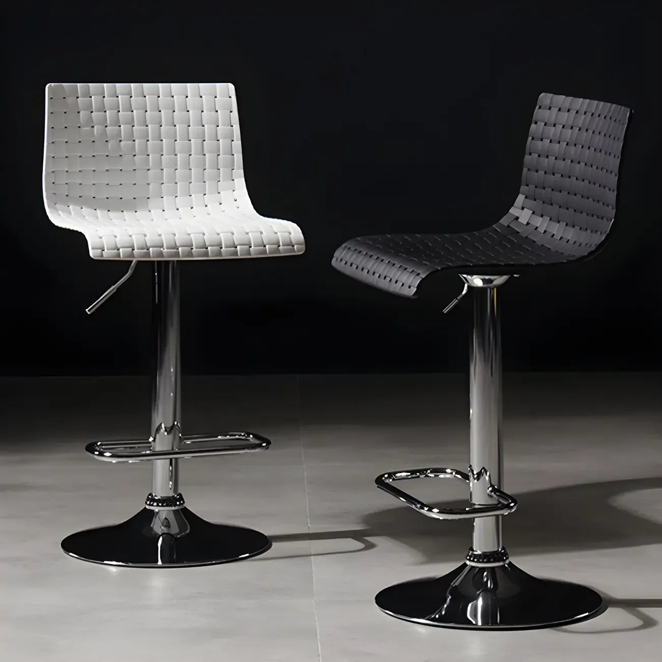 Tabourets de bar pivotants et réglables modernes en rotin synthétique à assise carrée