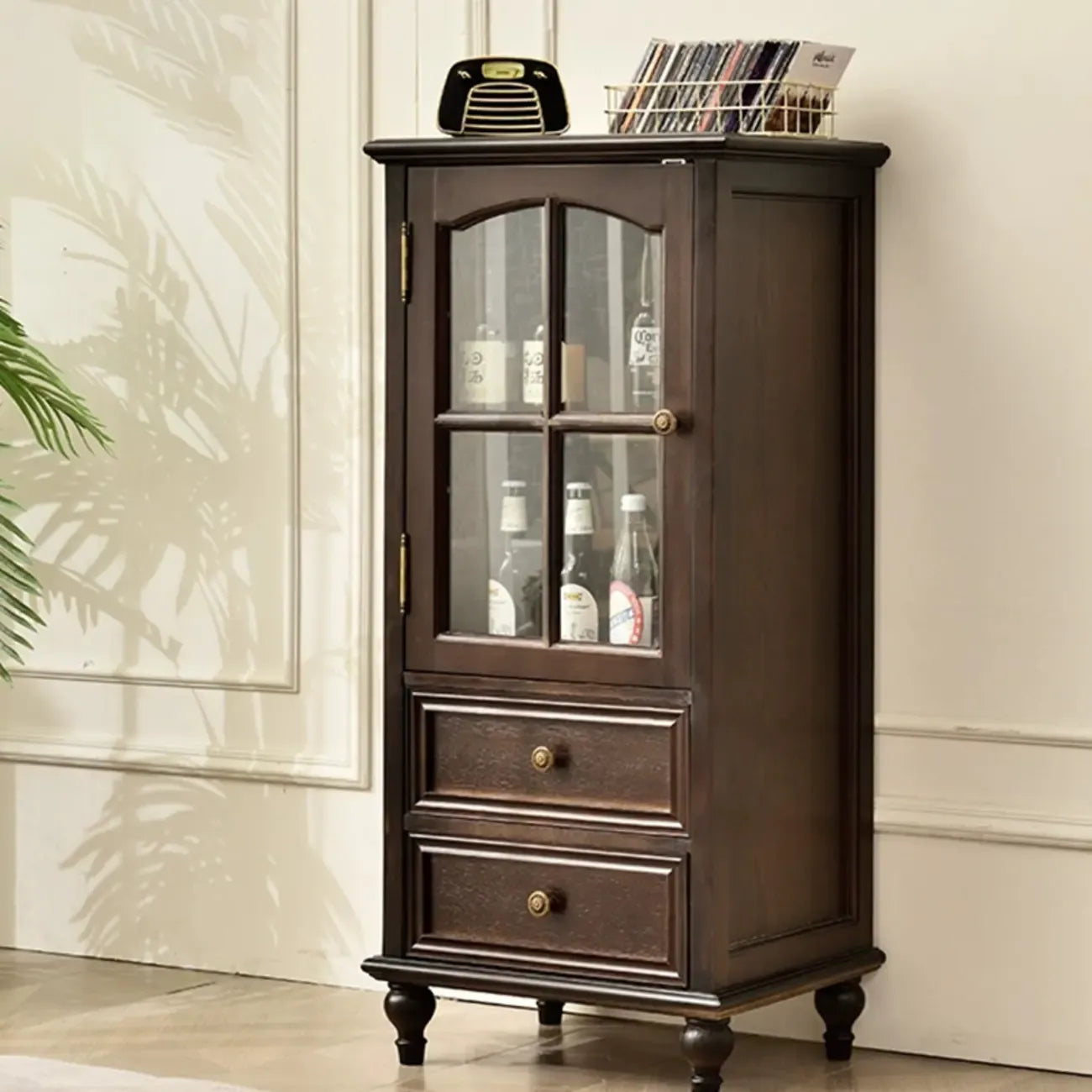 vaisselier traditionnel à 2 tiroirs en bois massif avec porte vitrée