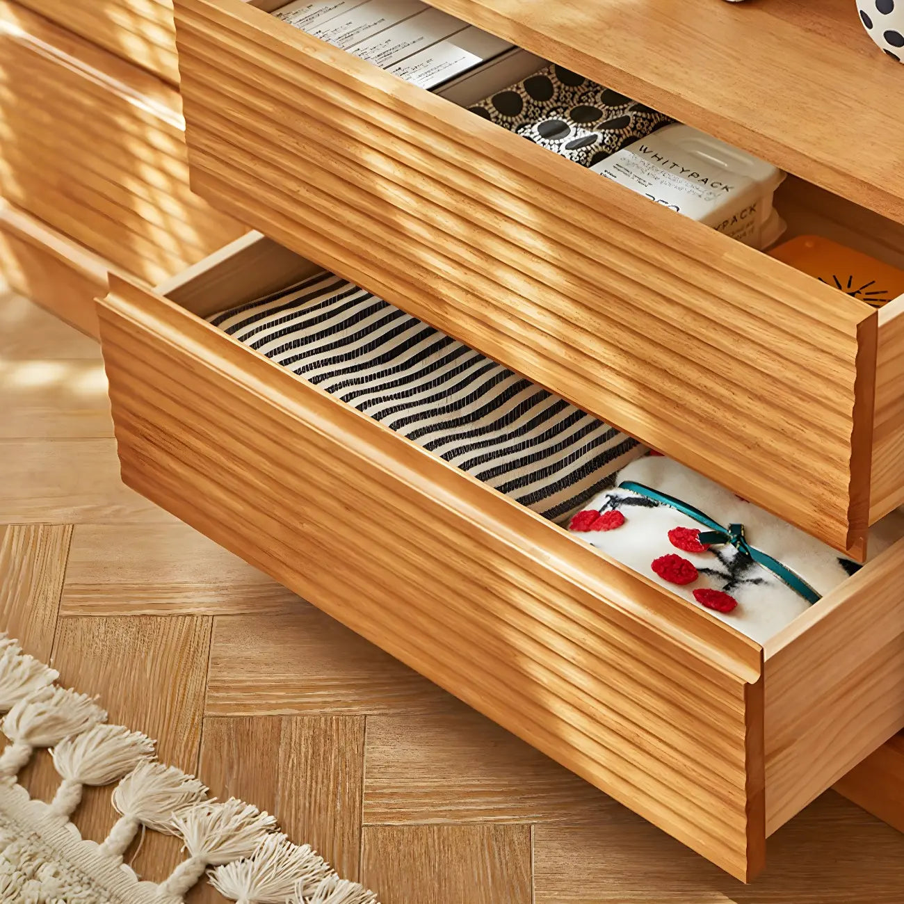 Bibliothèque scandinave en bois clair à 2 étagères avec tiroirs