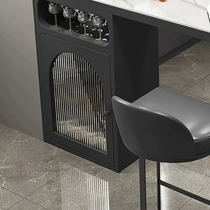 Tables de bar de cuisine modernes en métal et pierre blanche et dorée avec rangement pour vin