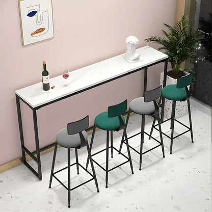 Tables de bar glamour en marbre blanc, fer doré et tréteaux avec repose-pieds