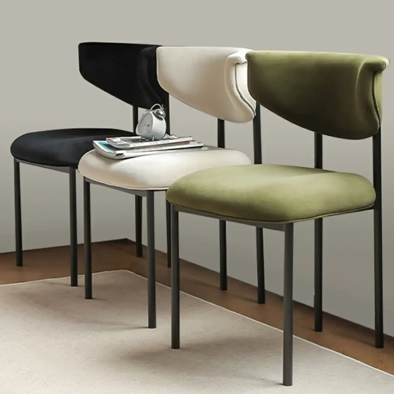 Chaise de salle à manger rembourrée avec pieds en métal et dossier ouvert