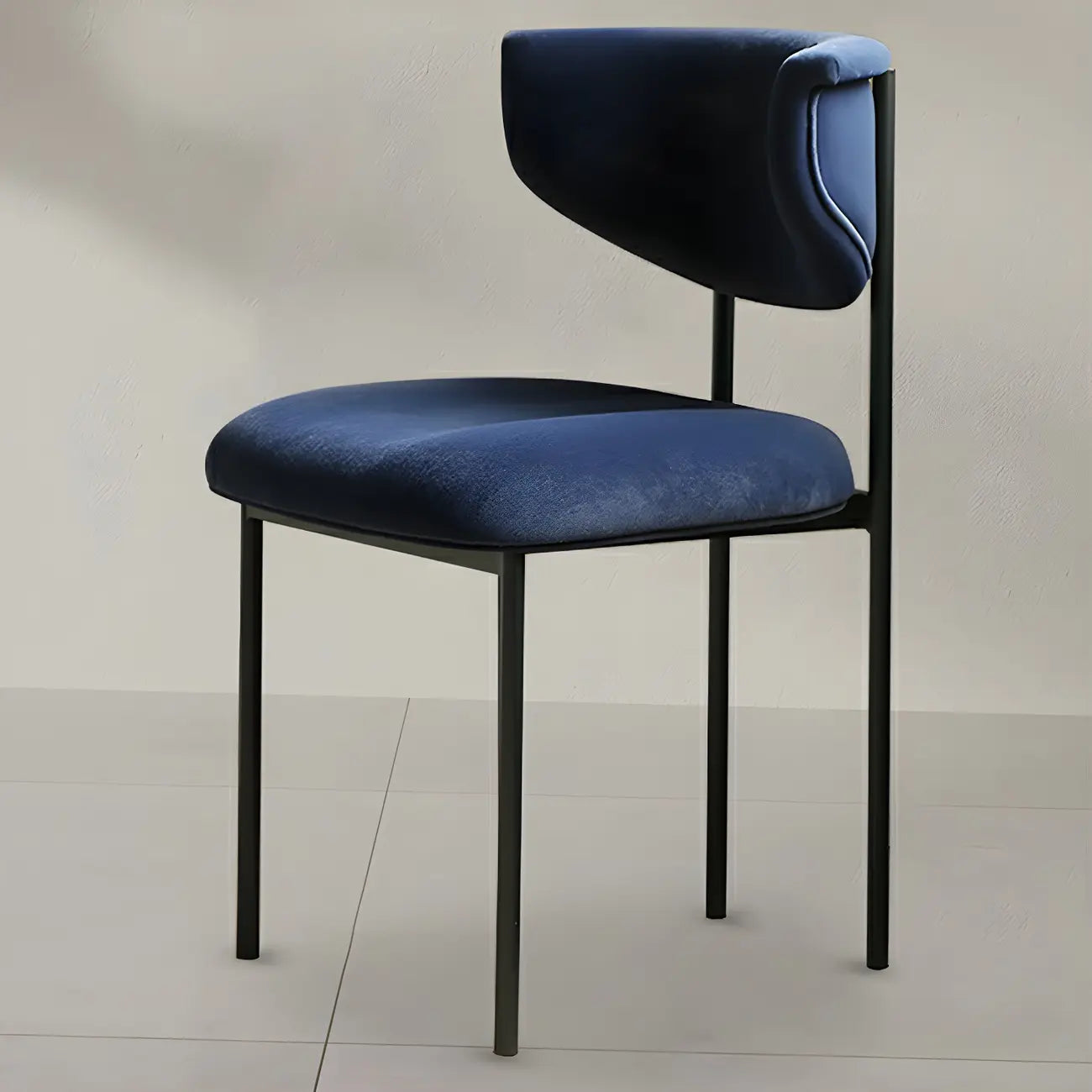 Chaise de salle à manger rembourrée avec pieds en métal et dossier ouvert