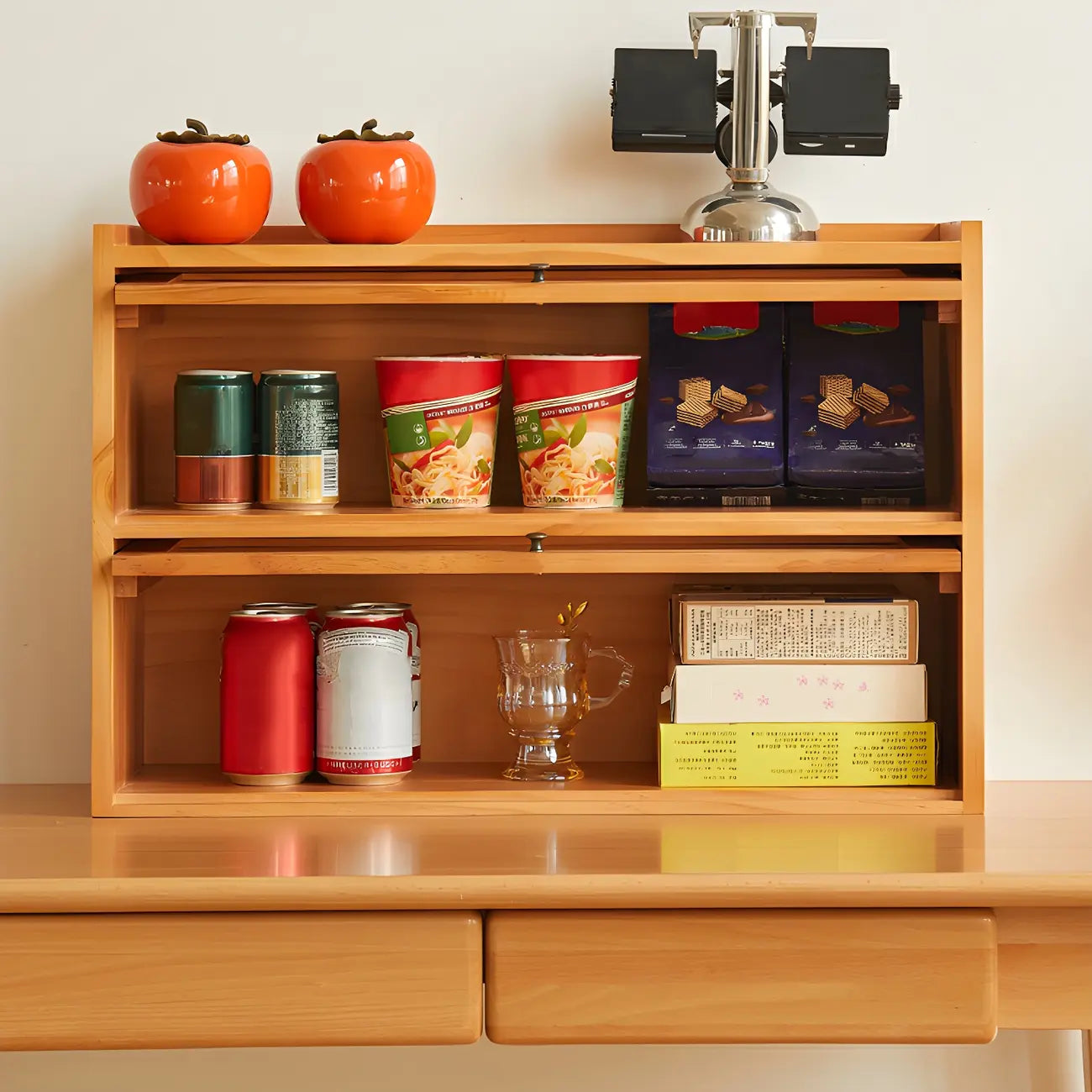 Vitrine de table en bois et verre pour la décoration de cuisine