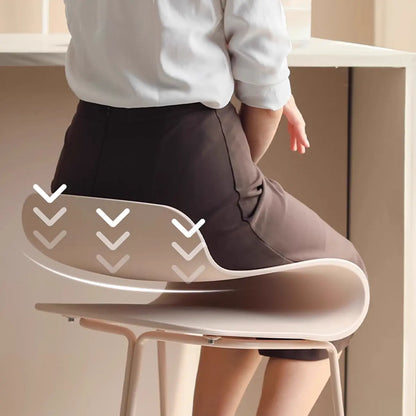 Tabouret de bar industriel en plastique et structure en acier, dossier bas et sans accoudoirs
