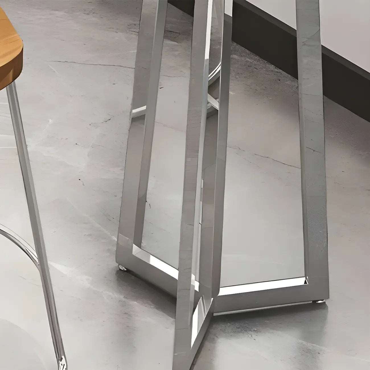 Table de bar élégante en bois avec piètement argenté pour pub