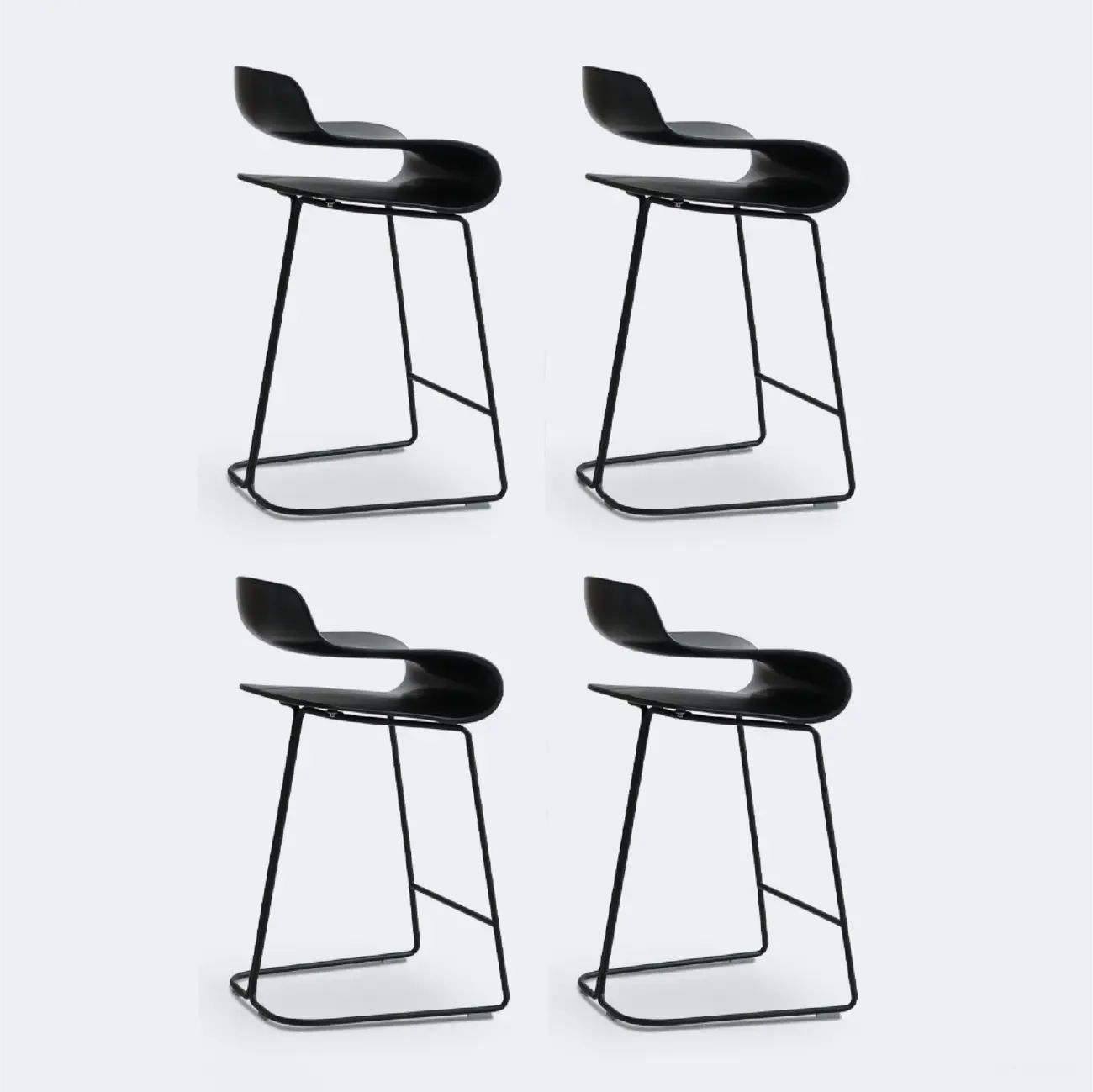 Tabouret de bar industriel en plastique et structure en acier, dossier bas et sans accoudoirs