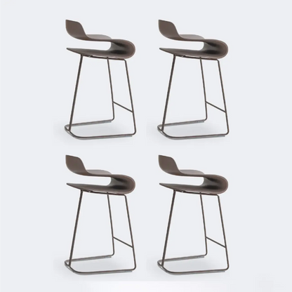 Tabouret de bar industriel en plastique et structure en acier, dossier bas et sans accoudoirs