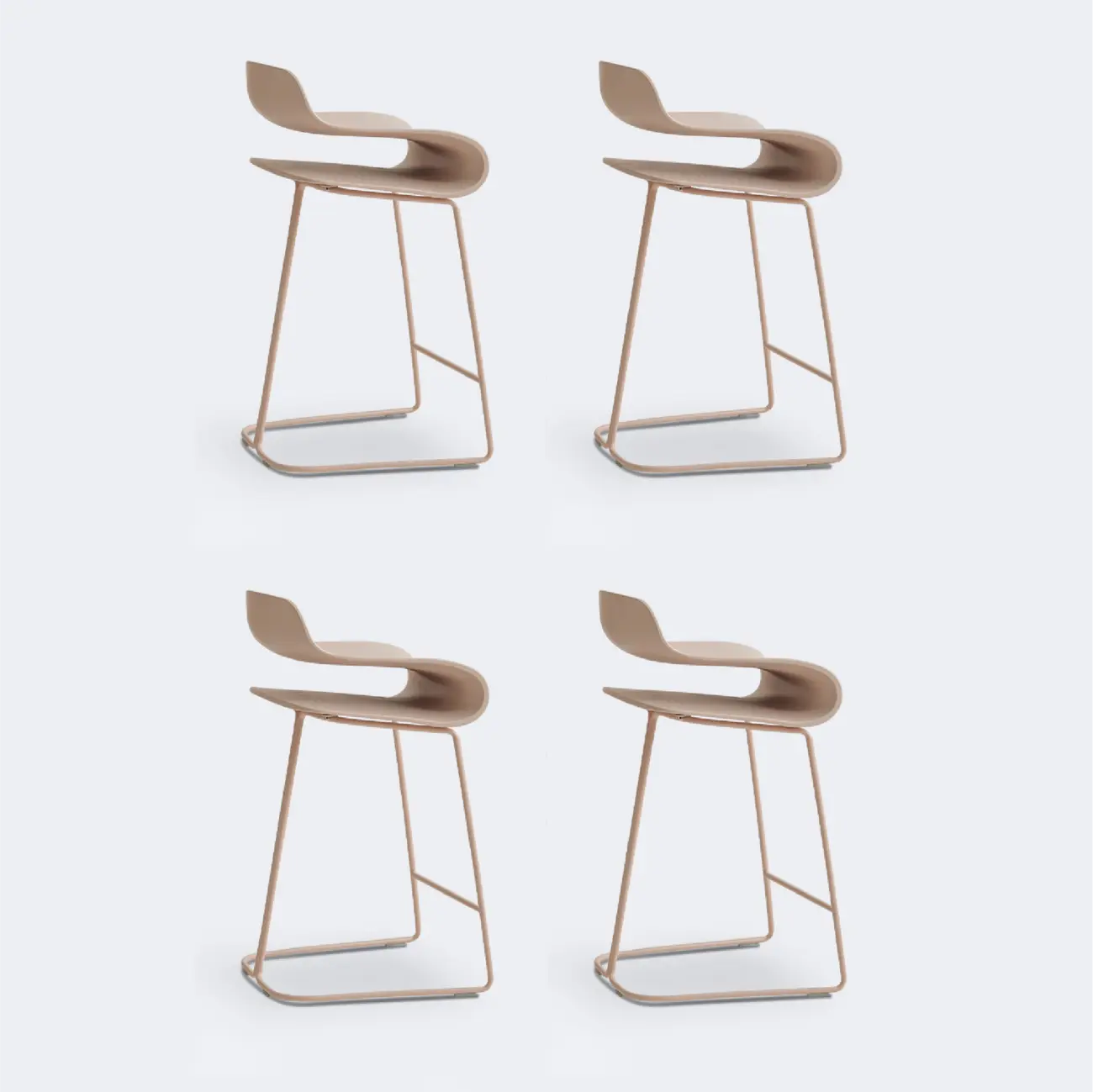 Tabouret de bar industriel en plastique et structure en acier, dossier bas et sans accoudoirs