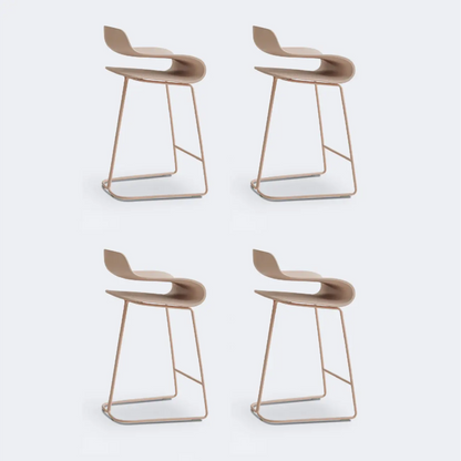 Tabouret de bar industriel en plastique et structure en acier, dossier bas et sans accoudoirs