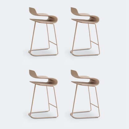 Tabouret de bar industriel en plastique et structure en acier, dossier bas et sans accoudoirs