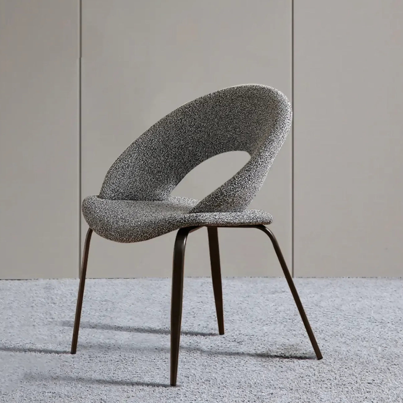 Chaise de salle à manger en lin de style moderne du milieu du siècle avec pieds en acier