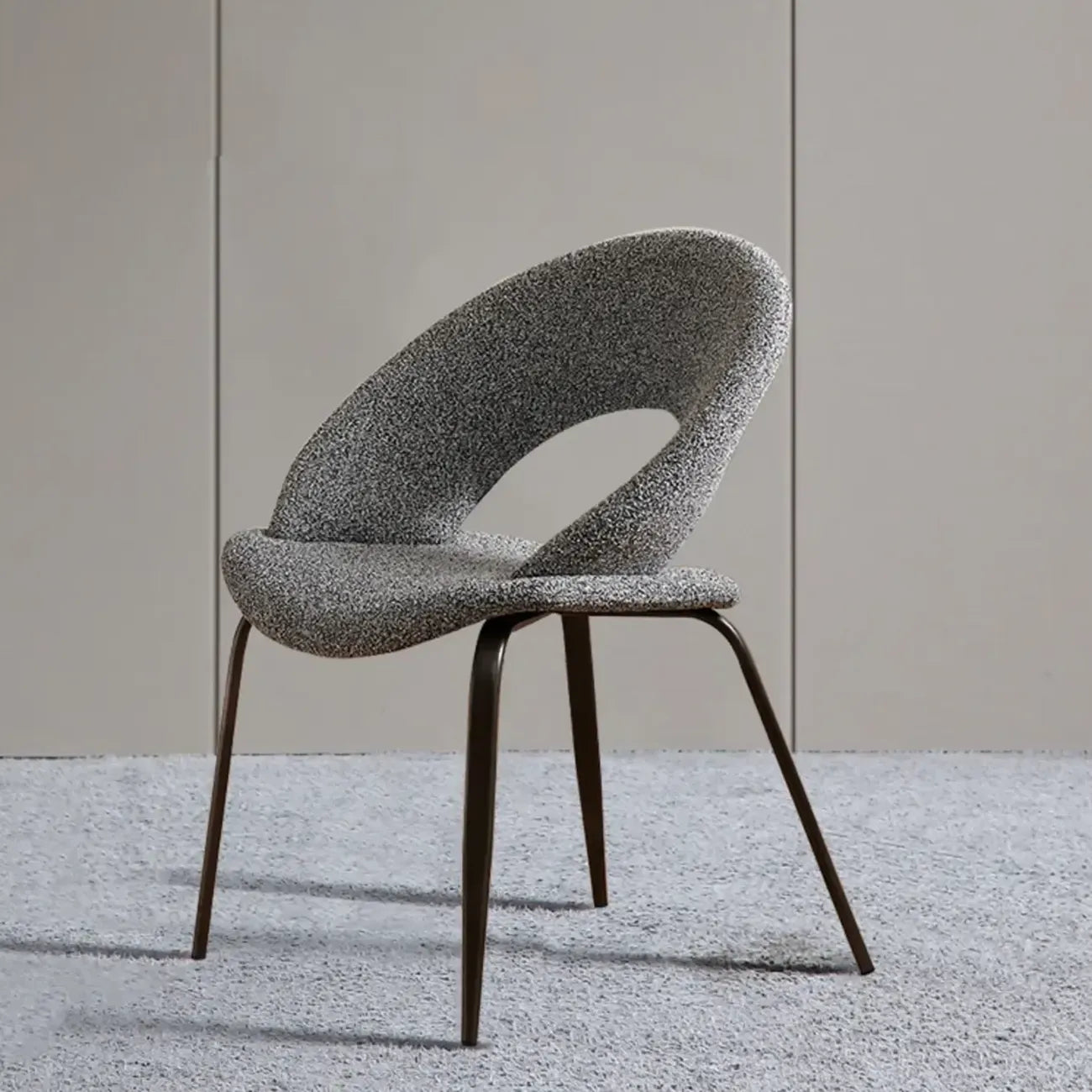 Chaise de salle à manger en lin de style moderne du milieu du siècle avec pieds en acier