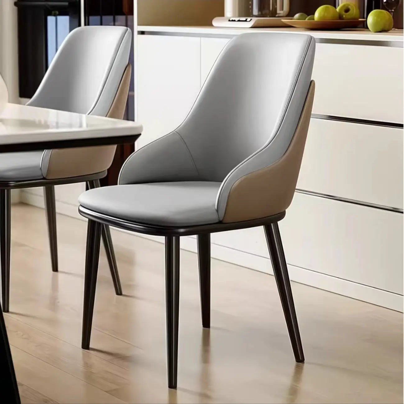 Chaise de salle à manger moderne rembourrée en similicuir pour restaurants