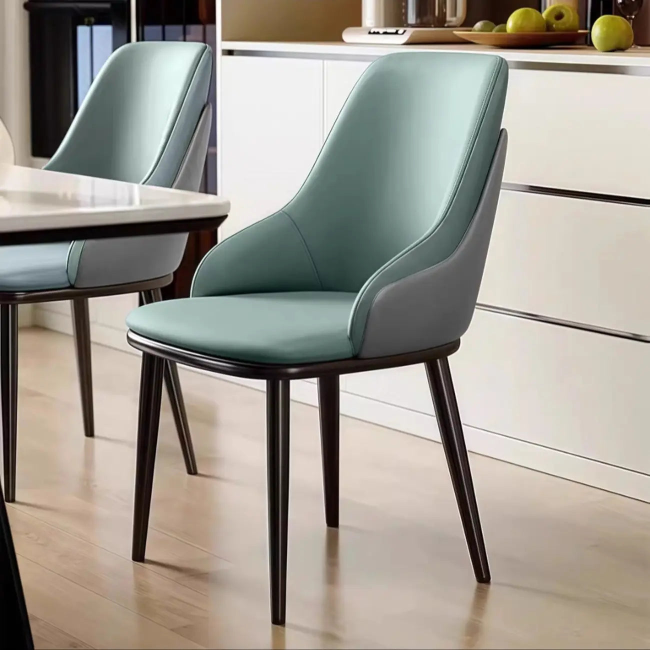 Chaise de salle à manger moderne rembourrée en similicuir pour restaurants