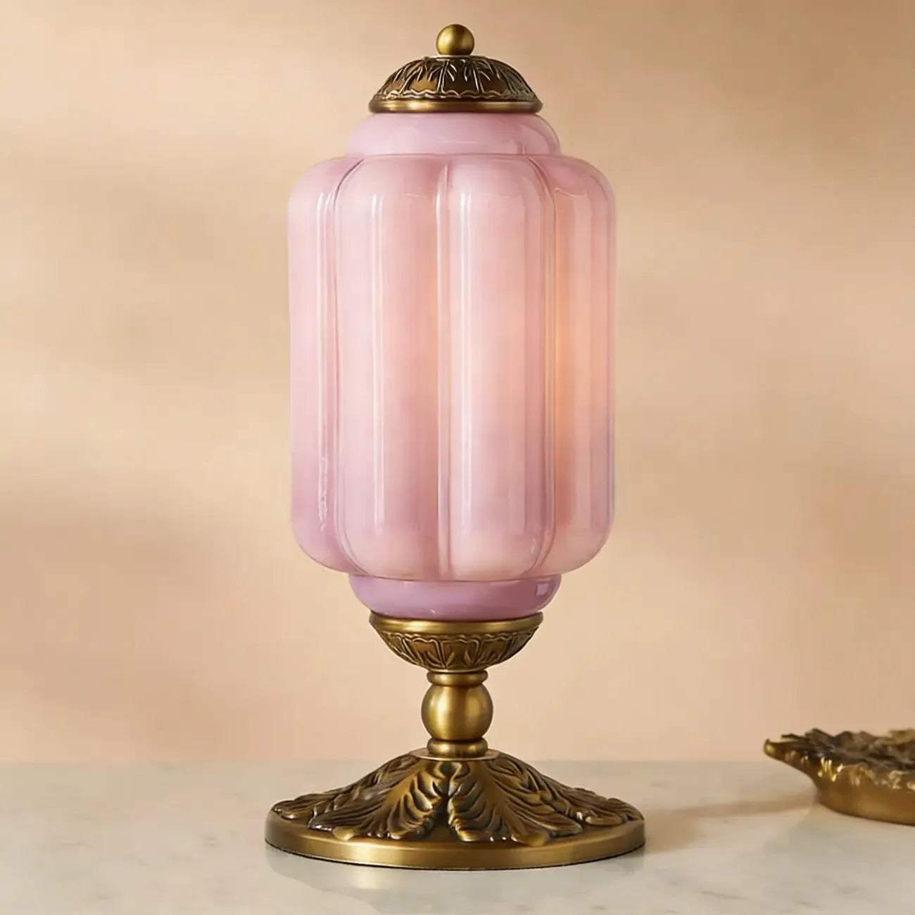 Lampe de table élégante en verre vert vintage avec pied en laiton