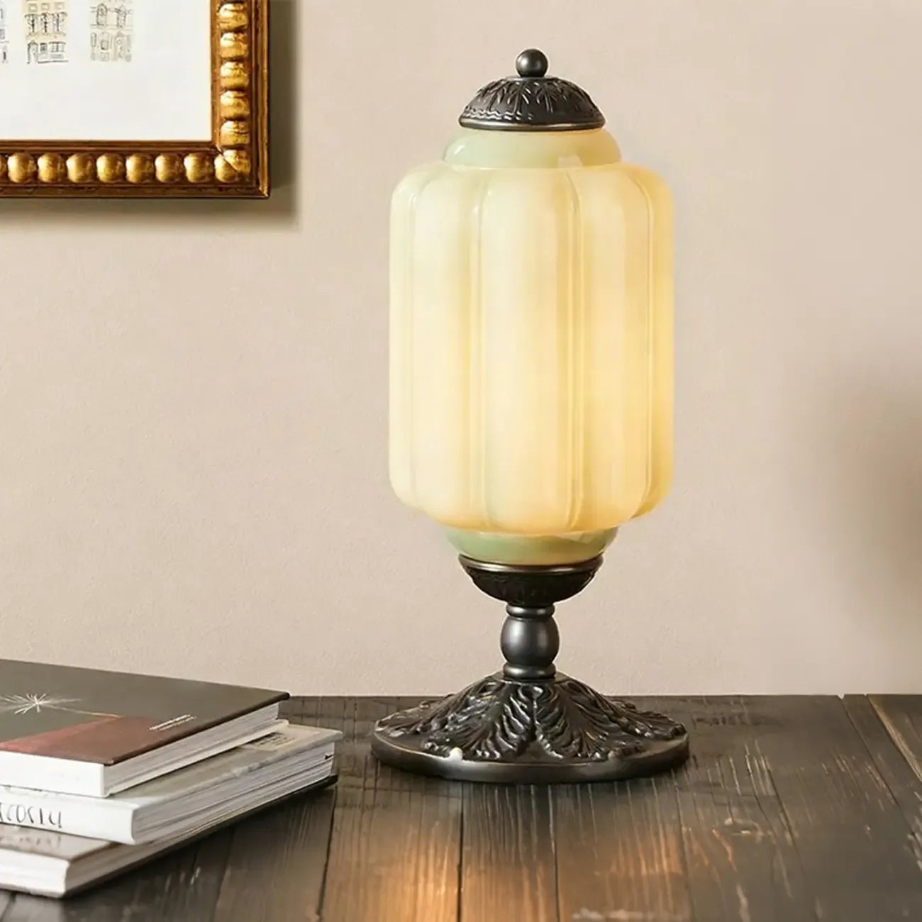 Lampe de table élégante en verre vert vintage avec pied en laiton