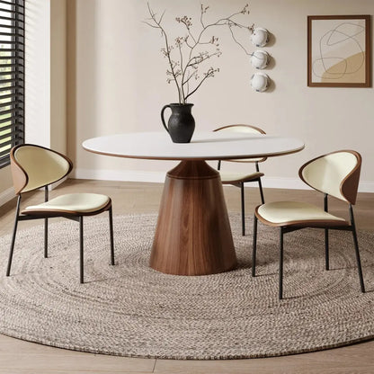 Chaise de salle à manger à dossier incurvé et assise en cuir noir