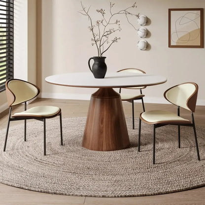 Chaise de salle à manger à dossier incurvé et assise en cuir noir