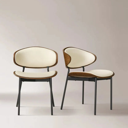 Chaise de salle à manger à dossier incurvé et assise en cuir noir