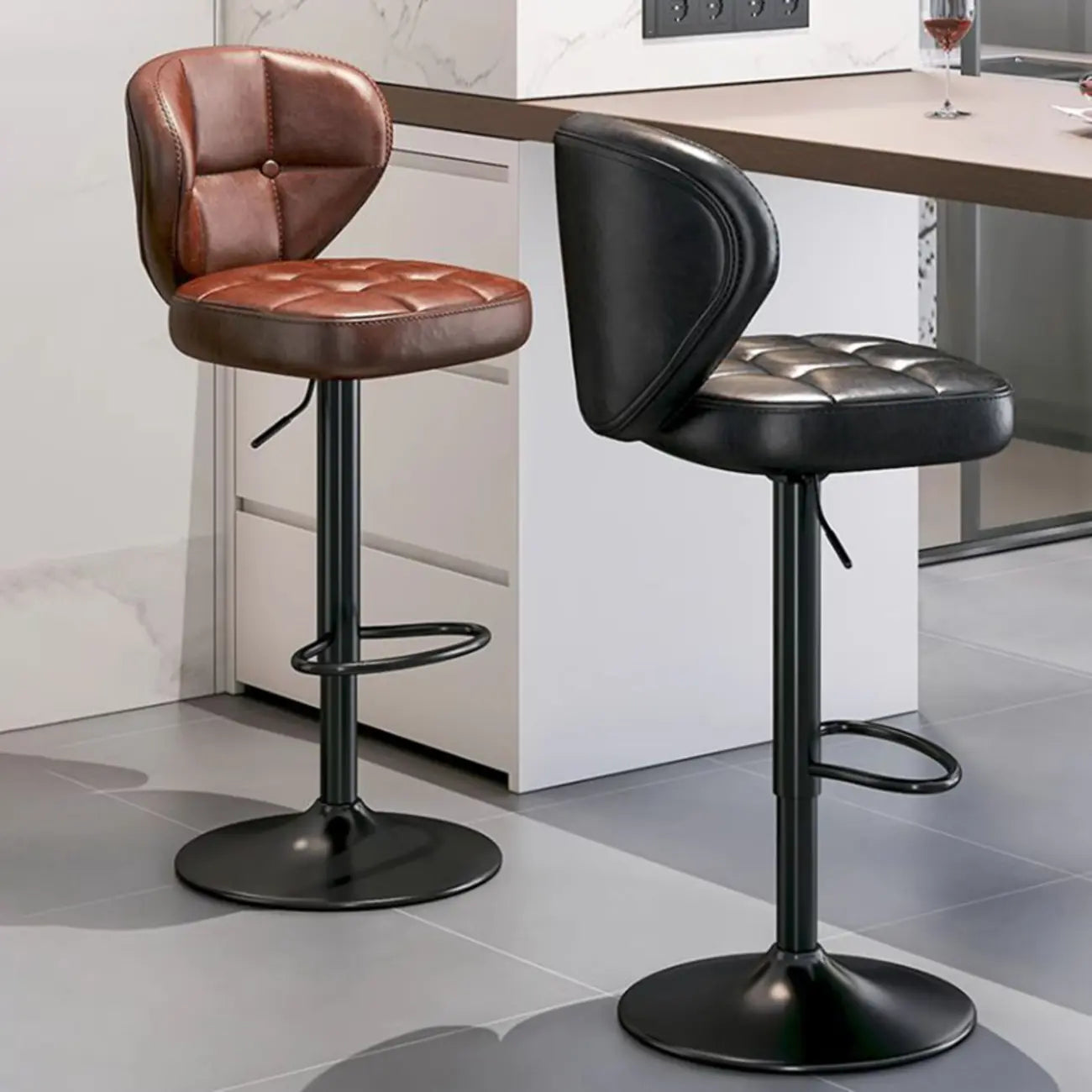 Tabourets de bar pivotants et réglables modernes carrés en similicuir capitonné