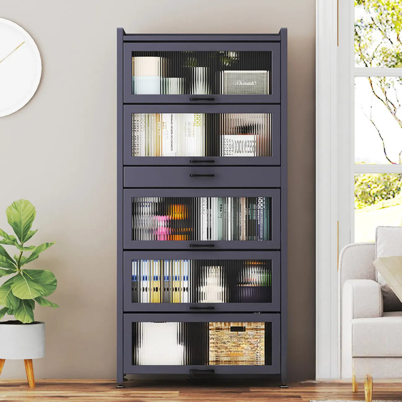 Bibliothèque de rangement étroite en bois gris à 5 niveaux avec portes