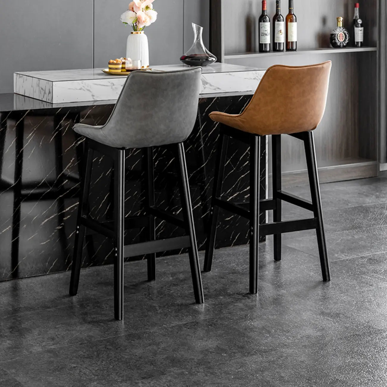 Tabourets de bar modernes du milieu du siècle en similicuir avec pieds en bois