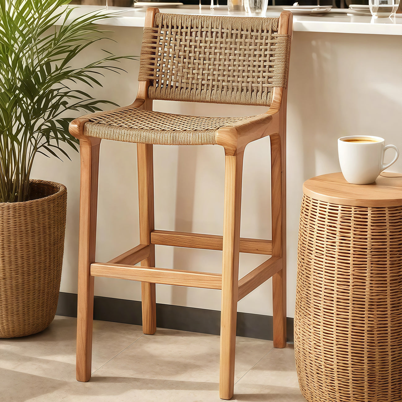Tabouret de bar scandinave en bois et rotin