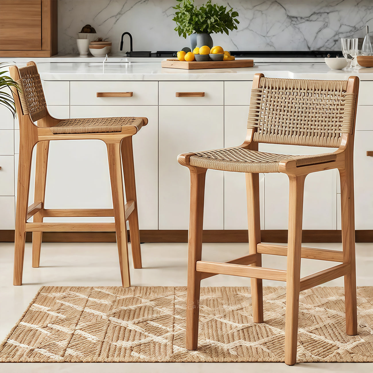 Tabouret de bar scandinave en bois et rotin
