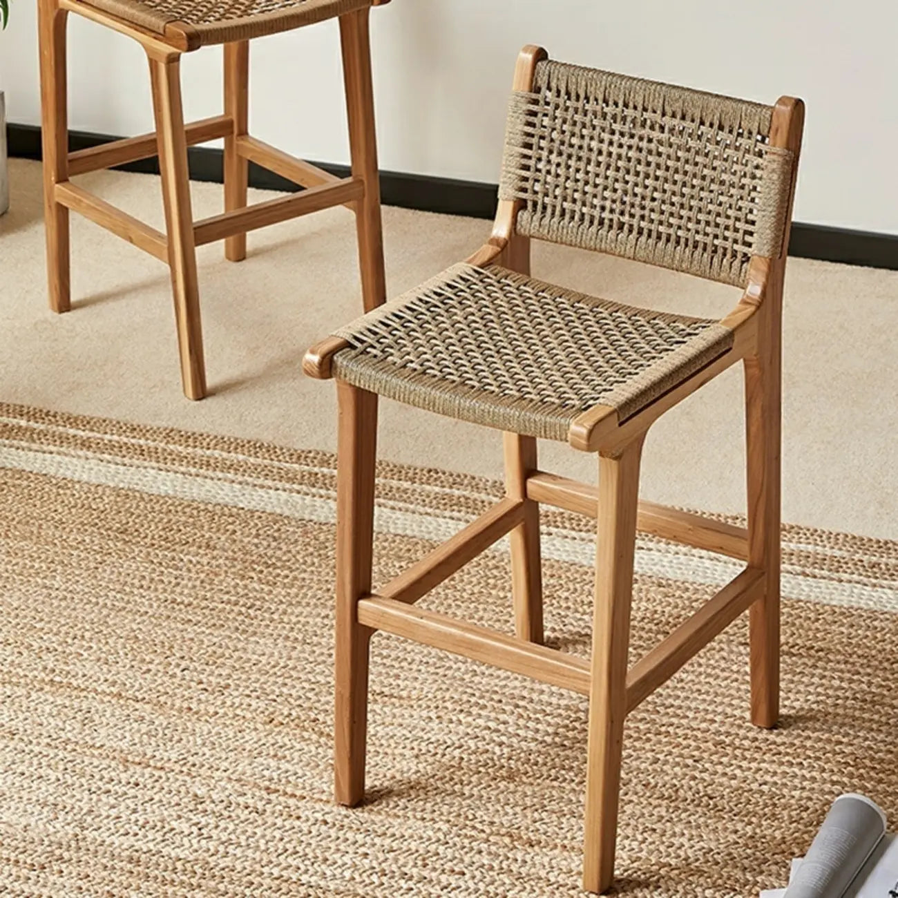 Tabouret de bar scandinave en bois et rotin
