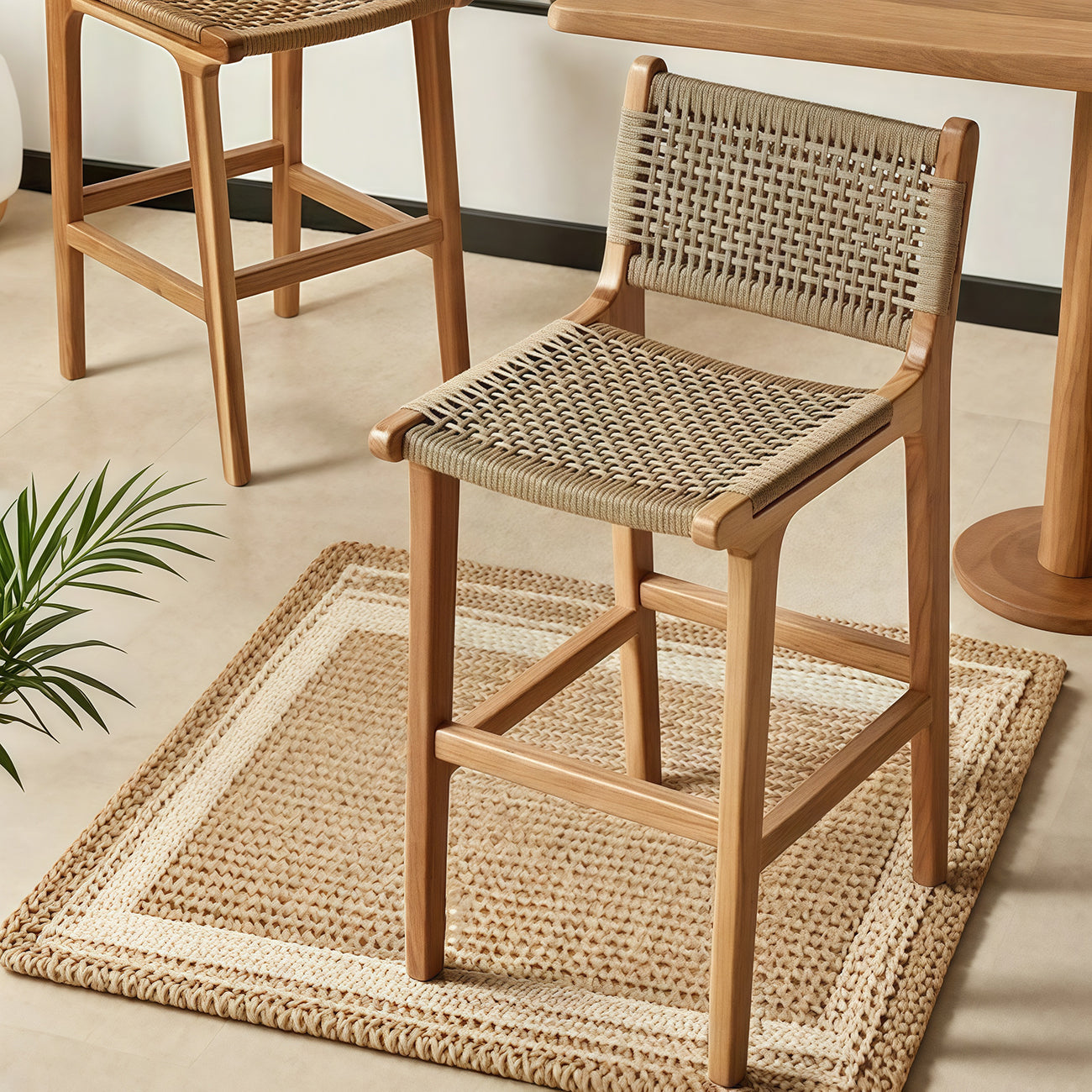 Tabouret de bar scandinave en bois et rotin