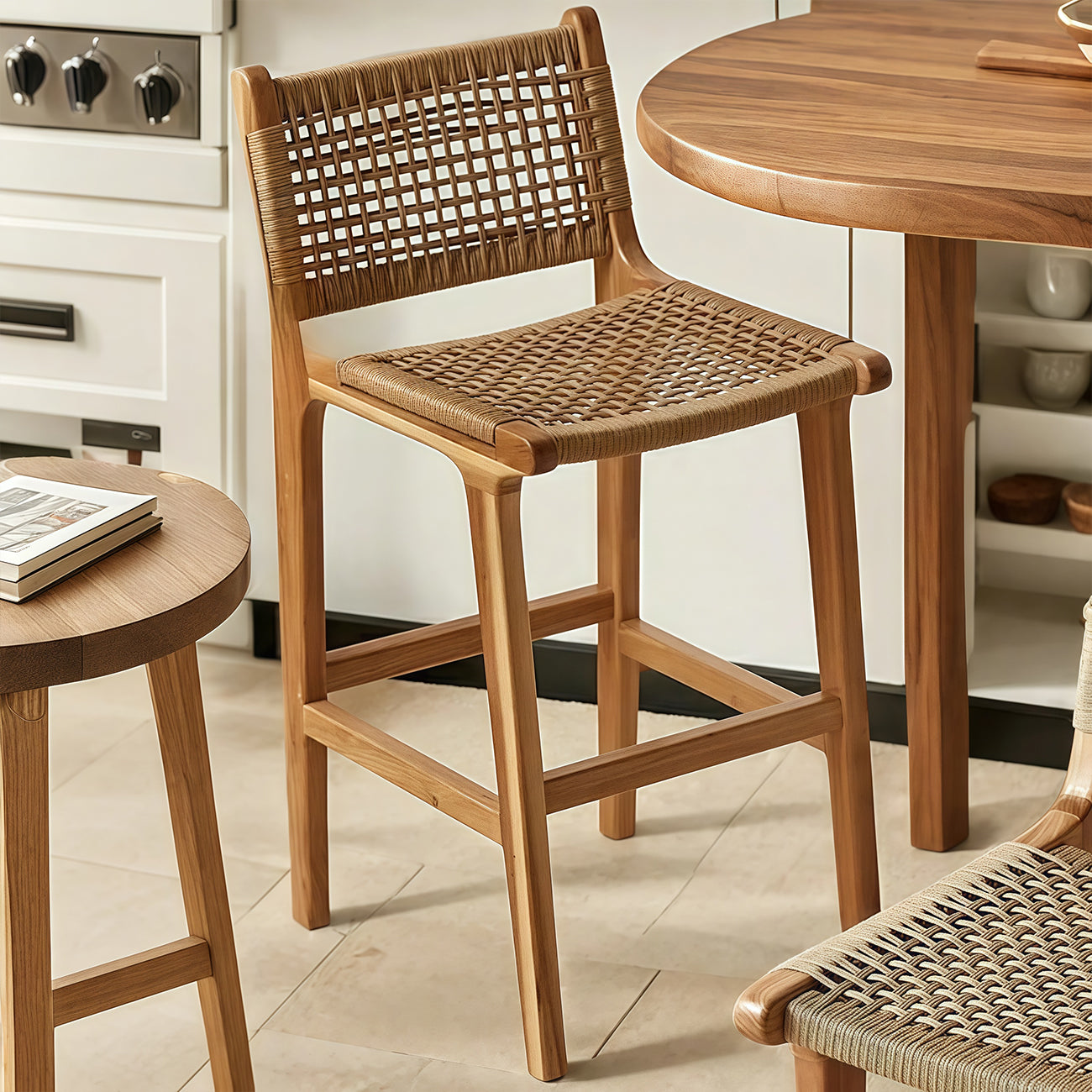 Tabouret de bar scandinave en bois et rotin