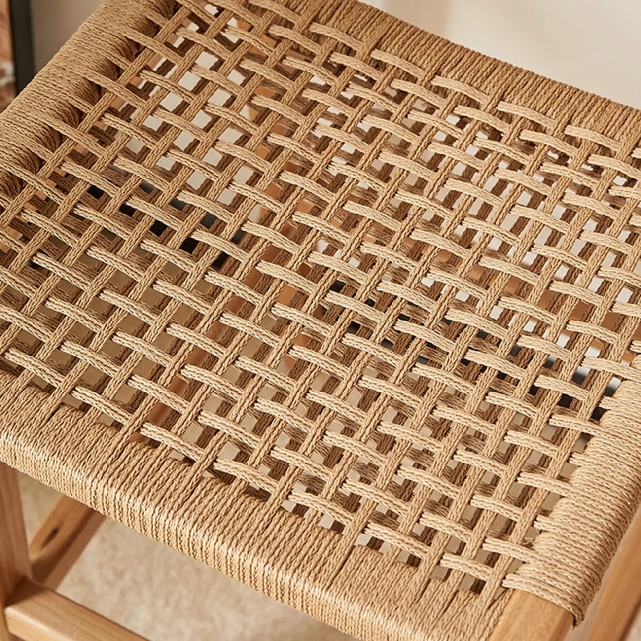 Tabouret de bar scandinave en bois et rotin