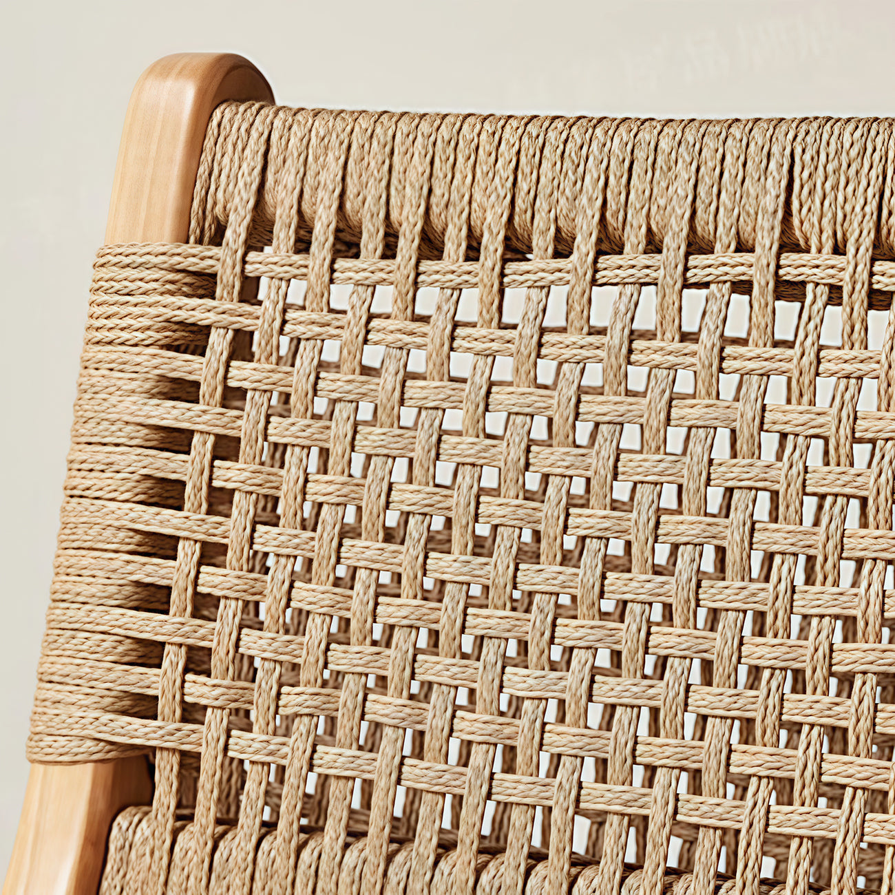 Tabouret de bar scandinave en bois et rotin