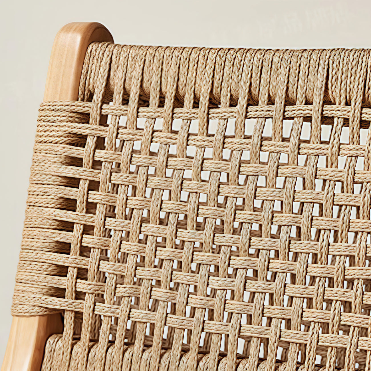 Tabouret de bar scandinave en bois et rotin