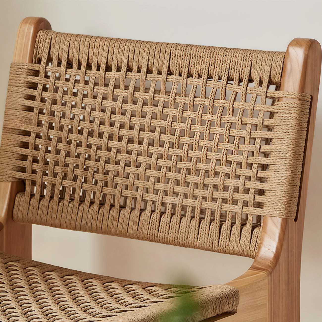 Tabouret de bar scandinave en bois et rotin