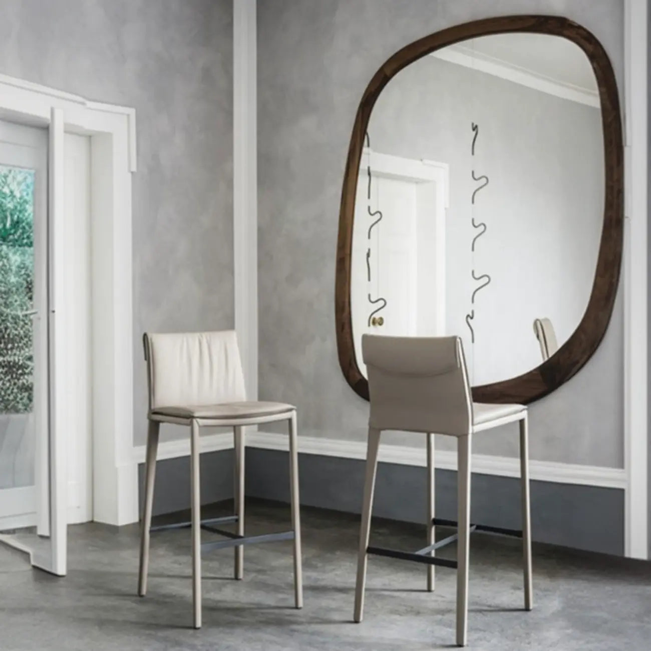 Tabourets de bar modernes à tréteaux à 4 pieds avec repose-pieds et dossier bas