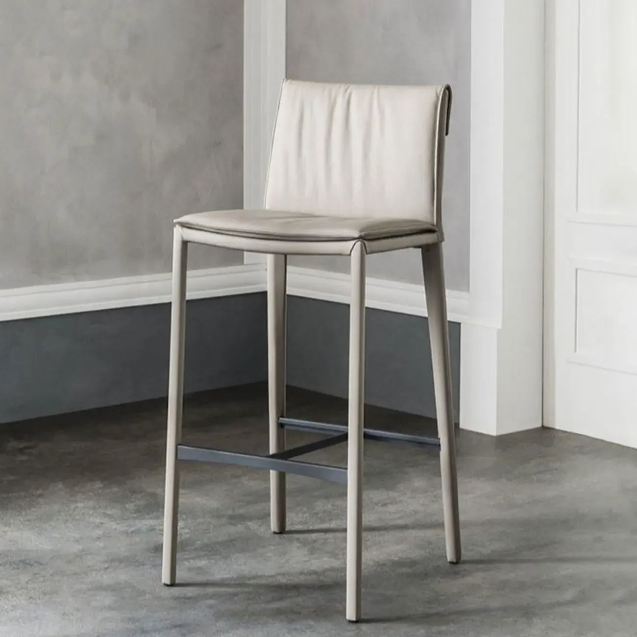 Tabourets de bar modernes à tréteaux à 4 pieds avec repose-pieds et dossier bas