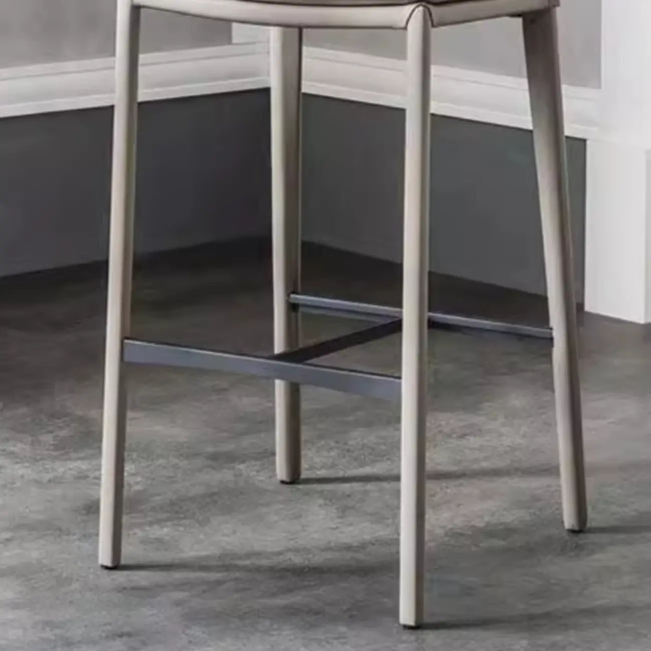 Tabourets de bar modernes à tréteaux à 4 pieds avec repose-pieds et dossier bas