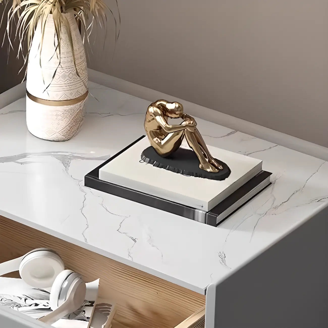 Table de chevet étroite moderne avec tiroir