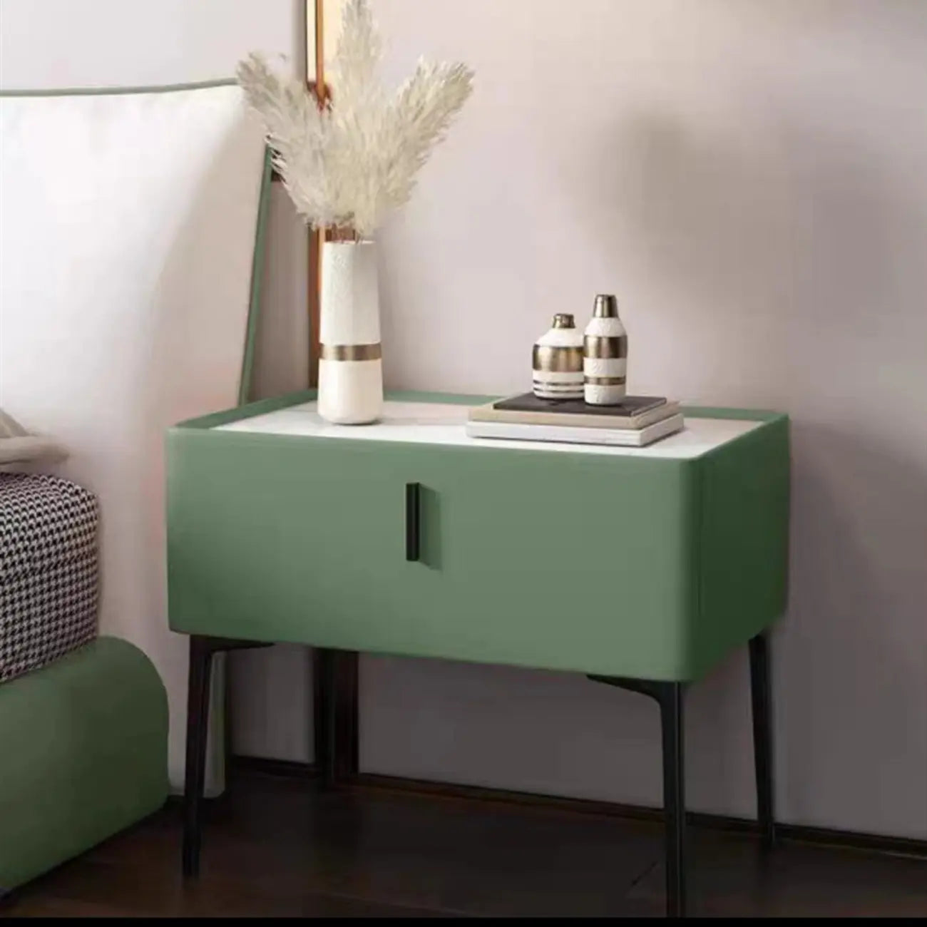 Table de chevet étroite moderne avec tiroir