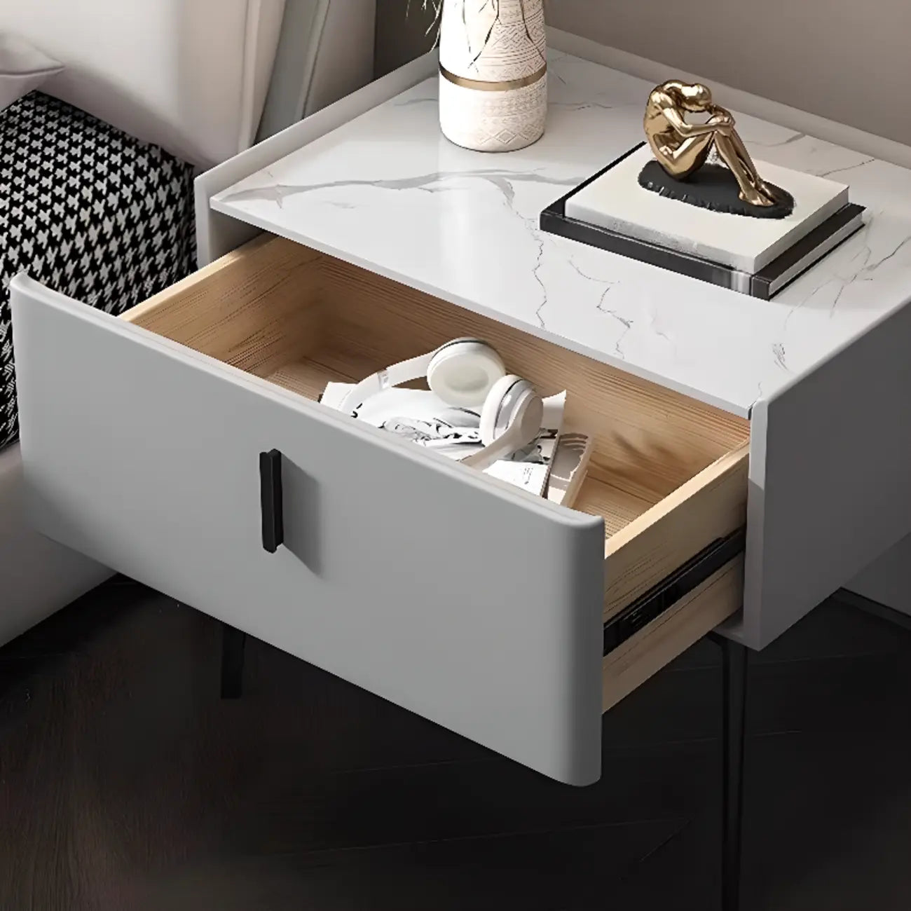 Table de chevet étroite moderne avec tiroir