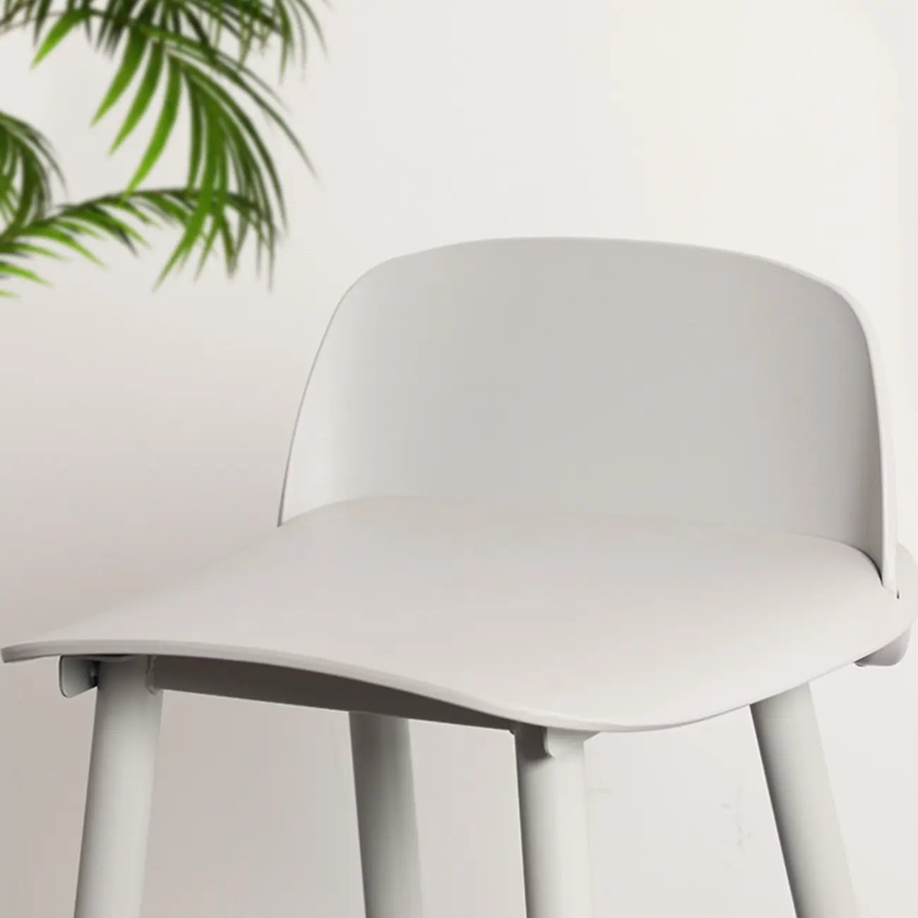 Tabourets de bar contemporains en plastique gris clair à dossier bas